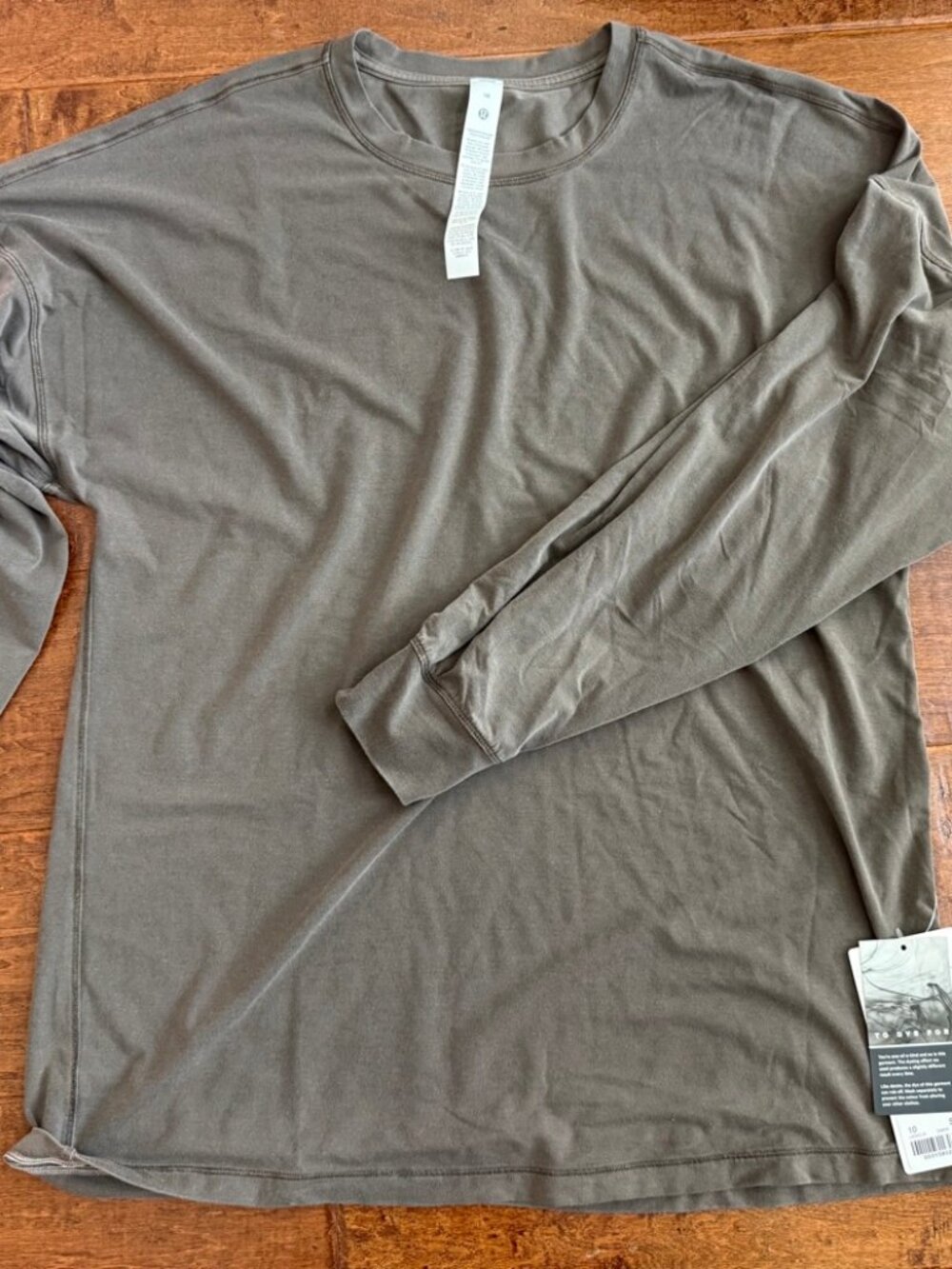 lululemon EasySet Relaxed Long Sleeve Wash NWT Size 10 (L) Grey Olive